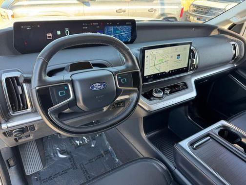 Oxford White 2025 Ford Expedition Max Platinum