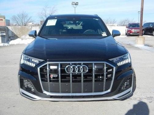 Photo 2 of 32 of 2020 Audi SQ7 4.0T