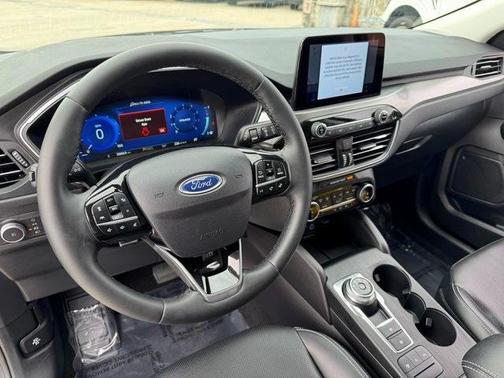 2022 Ford Escape Titanium