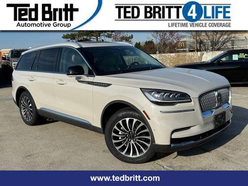 Pearl Metallic 2022 Lincoln Aviator Reserve AWD