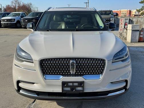 Pearl Metallic 2022 Lincoln Aviator Reserve AWD