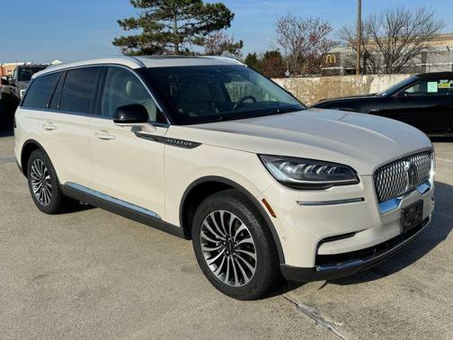 Pearl Metallic 2022 Lincoln Aviator Reserve AWD