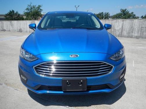 Photo 2 of 7 of 2020 Ford Fusion SE