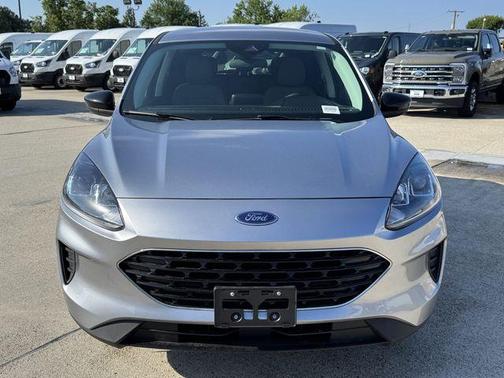 Iconic Silver Metallic 2021 Ford Escape SE