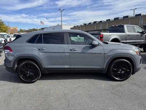 2024 Volkswagen Atlas Cross Sport 2.0T SE w/Technology