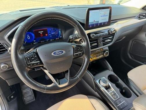 2022 Ford Escape Titanium