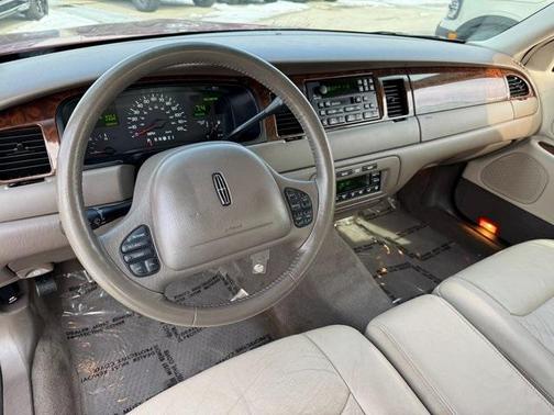 1999 Lincoln Town Car Signature