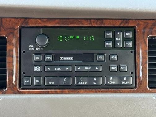 1999 Lincoln Town Car Signature