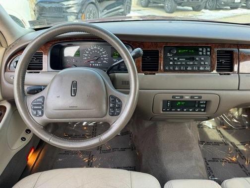 1999 Lincoln Town Car Signature