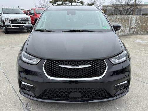 2024 Chrysler Pacifica Touring-L