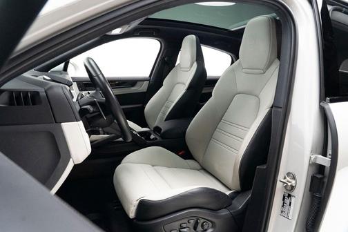 Gray 2024 Porsche Cayenne Cayenne