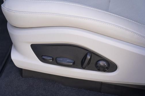 2025 Porsche Macan 4S
