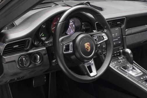2017 Porsche 911 Carrera GTS