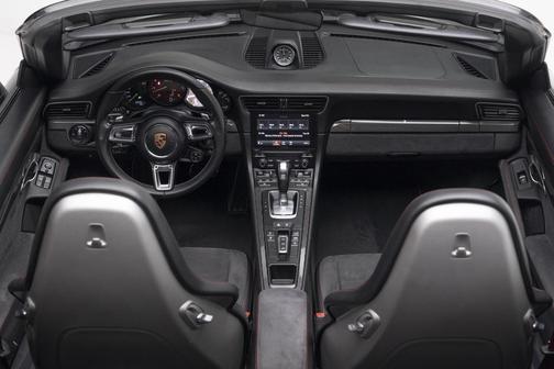 2017 Porsche 911 Carrera GTS