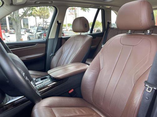 Photo 3 of 49 of 2015 BMW X5 xDrive35i