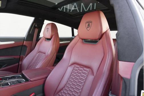 2019 Lamborghini Urus Base