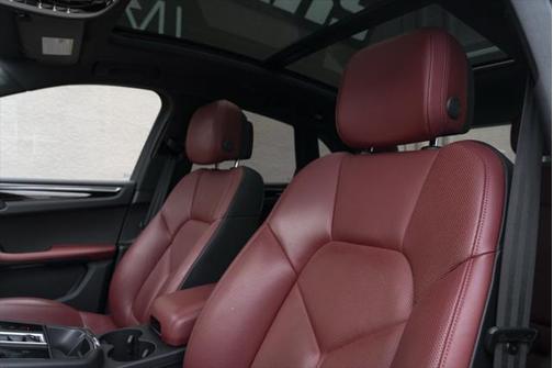 2022 Porsche Macan Base