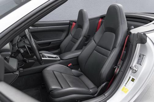 2021 Porsche 911 Carrera
