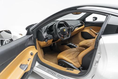 2016 Ferrari 488 GTB Base