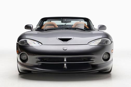 Graphite Metallic Clearcoat/Black Soft Top 2002 Dodge Viper RT/10