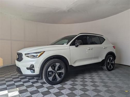 2026 Volvo XC40 B5 Plus