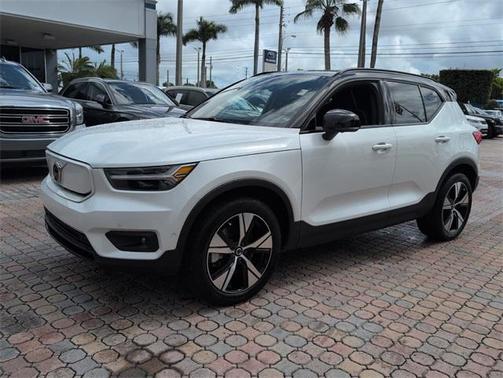 2022 Volvo XC40 Recharge Pure Electric P8 Twin Plus