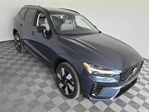 2025 Volvo XC60 Plug-In Hybrid T8 Plus