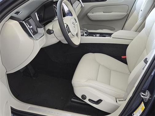 2025 Volvo XC60 Plug-In Hybrid T8 Plus