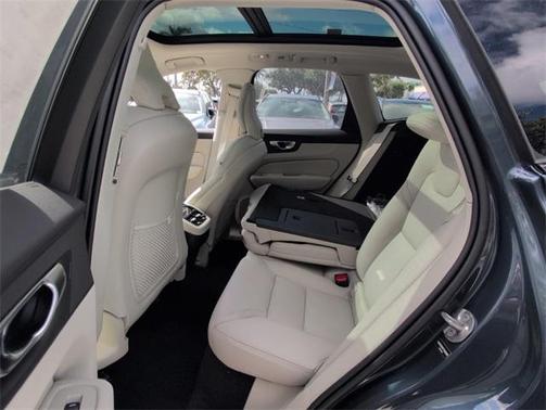 2026 Volvo XC60 B5 Ultra