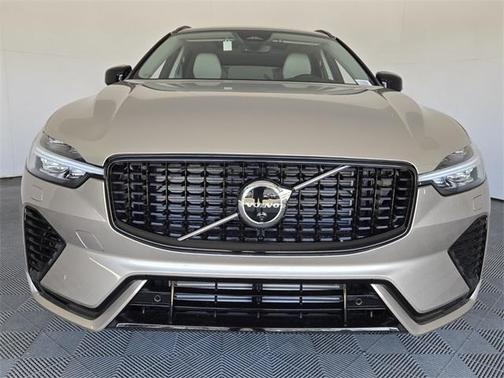 2025 Volvo XC60 Plug-In Hybrid T8 Ultra