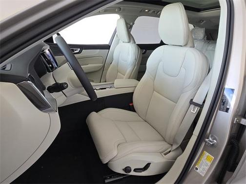 2025 Volvo XC60 Plug-In Hybrid T8 Ultra