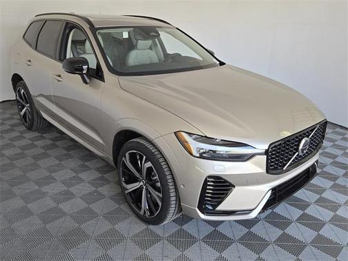 2025 Volvo XC60 Plug-In Hybrid T8 Ultra