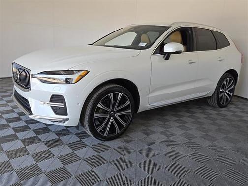 2023 Volvo XC60 B5 Ultimate Bright Theme