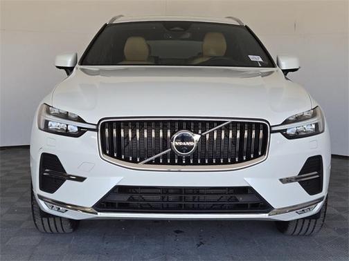 2023 Volvo XC60 B5 Ultimate Bright Theme