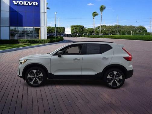 2026 Volvo XC40 B5 Plus