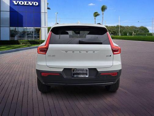 2026 Volvo XC40 B5 Plus