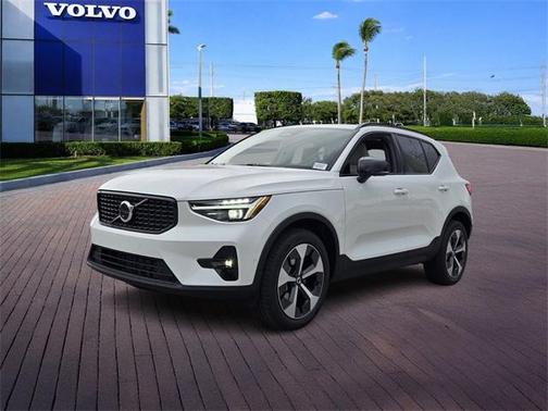 2026 Volvo XC40 B5 Plus