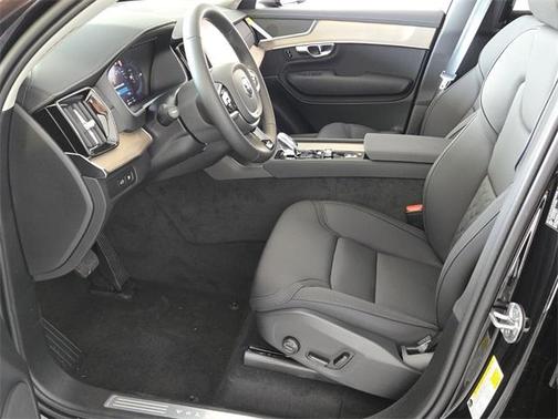 2025 Volvo XC90 Plug-In Hybrid T8 Core 7-Seater