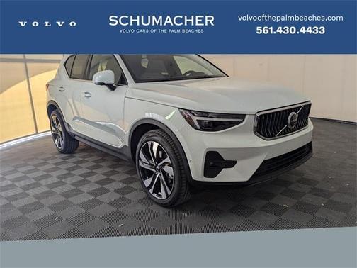 2025 Volvo XC40 B5 Ultra Bright Theme