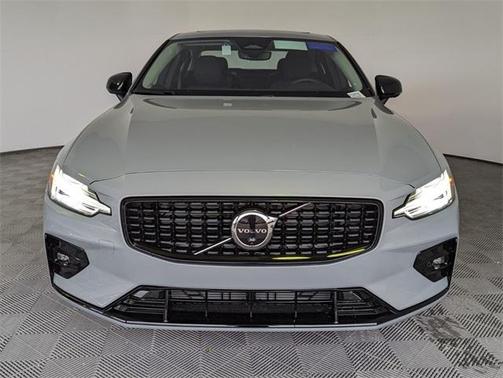 2024 Volvo S60 B5 Plus Dark Theme