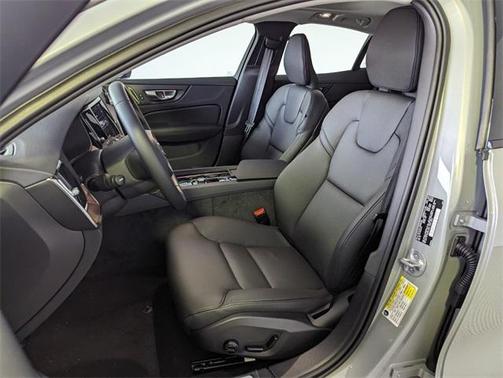 2024 Volvo S60 B5 Plus Dark Theme