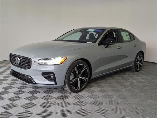 2024 Volvo S60 B5 Plus Dark Theme