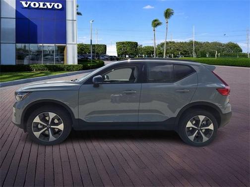 2026 Volvo XC40 B5 Plus