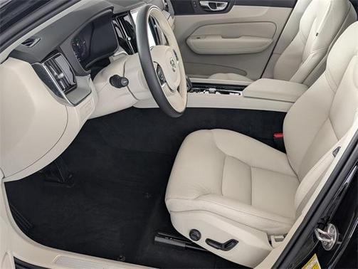 2025 Volvo XC60 Plug-In Hybrid T8 Plus
