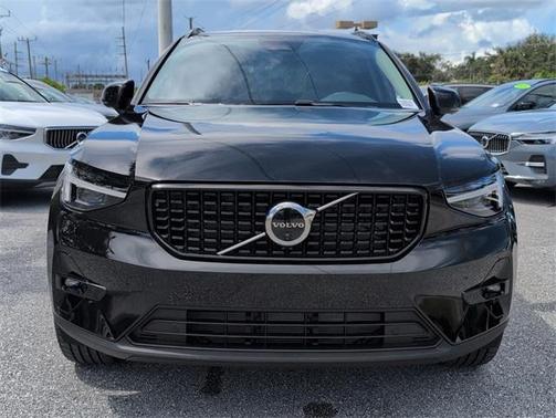 2026 Volvo XC40 B5 Plus