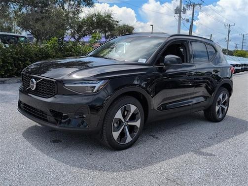 2026 Volvo XC40 B5 Plus
