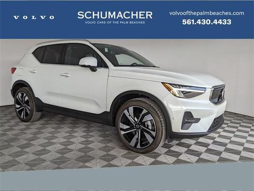 2025 Volvo XC40 B5 Plus Bright Theme