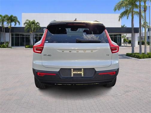2021 Volvo XC40 T4 R-Design