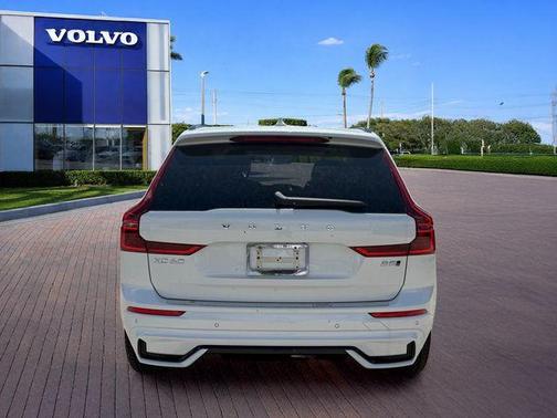 Crystal White 2026 Volvo XC60 B5 Ultra