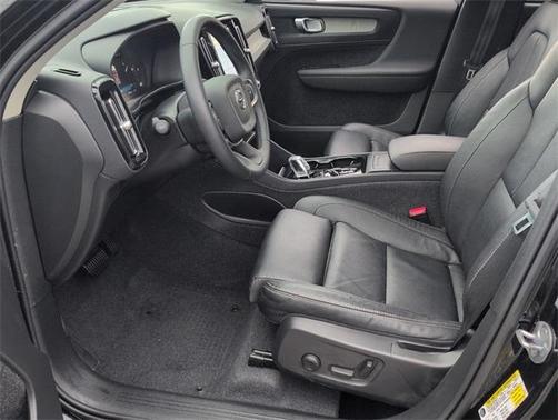 2023 Volvo XC40 B5 Plus Bright Theme